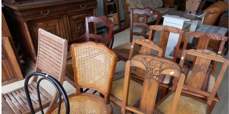 商品をひっくり返すための中古家具