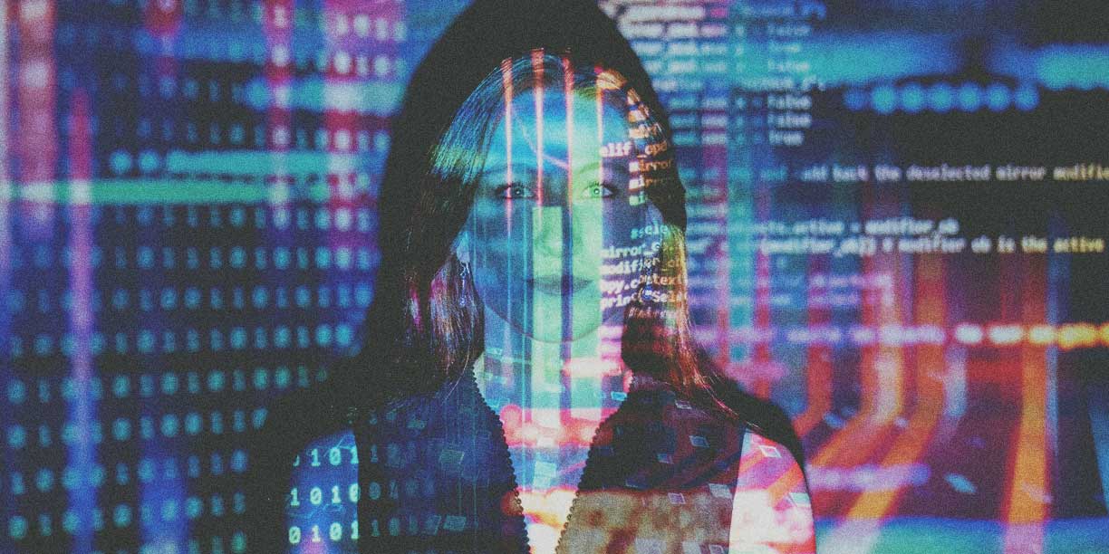 Fața femeii este acoperită de lumini colorate strălucitoare, care seamănă cu codul AI