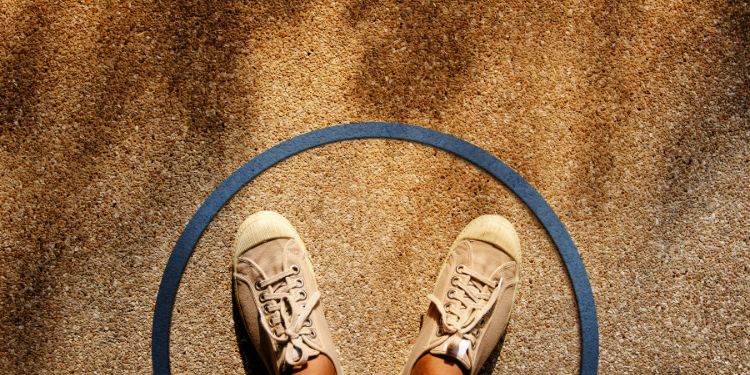 مفهوم شخص يقف داخل منطقة الراحة الخاصة بهم