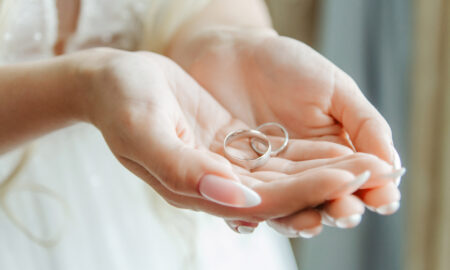 당신의 러브 스토리를 담을 완벽한 결혼 반지 선택하기