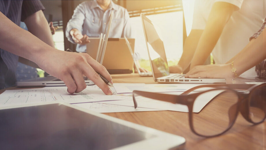 командная работа-офис-план-обсуждение-встреча-сотрудничество