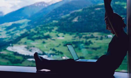 Merangkul Gaya Hidup Pengembara Digital: Perjalanan Saya Melintasi Asia