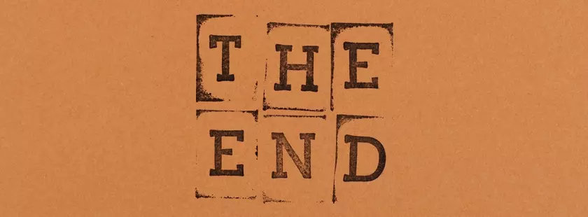 Il logo finale su sfondo marrone.