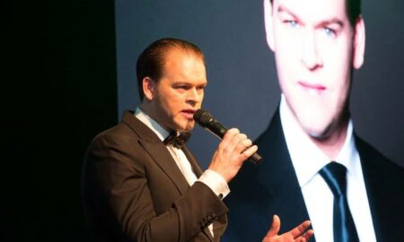 لا يزال الملياردير الألماني مايكل غاستاور عبقري التكنولوجيا المالية حيث يقترب عدد عملاء Black Banx من 35 مليون عميل