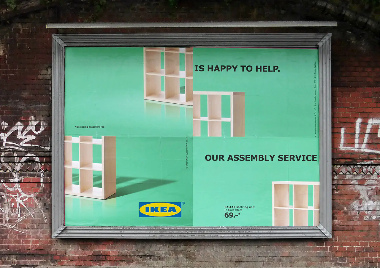 4'e kesilmiş ve yanlış sırayla monte edilmiş gibi görünen bir IKEA reklam panosunun görüntüsü