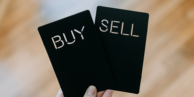 Dois cartões pretos que dizem compra e venda