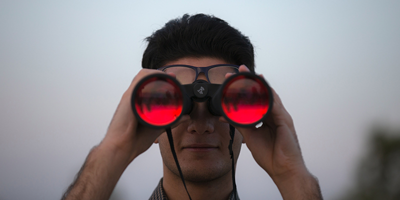 Seguimiento con binoculares