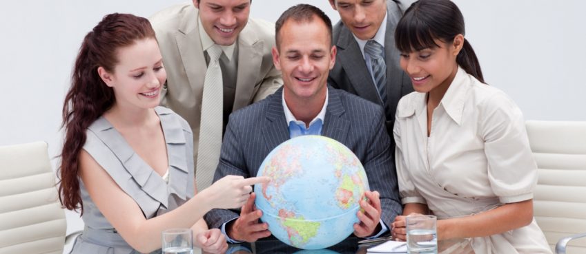 ربط أصحاب العمل والمرشحين على مستوى العالم: استخدام منصات التوظيف العالمية لتحقيق النجاح
